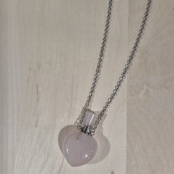 🩷🩷NEW🩷🩷 BEAUTIFUL!! Rose Quartz Heart Shape Perfume Bottle Necklace - Picture 12 of 12